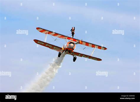 aerobatics wingwalking